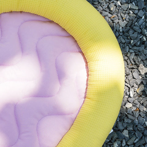 Close up image of the material of ZEZE Coolism Toast Pet Cooling Mat - Pets Villa.