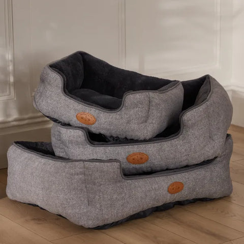 Front image of BANBURY&CO Herringbone Pet Bed - Pets Villa. 