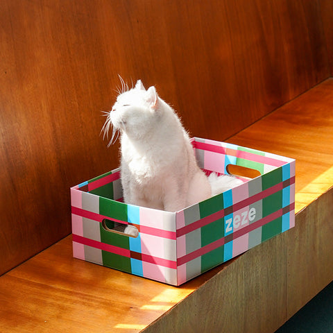 Pink and green variant of ZEZE Checkered Cardboard Cat Scratcher Box - Pets Villa. 