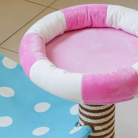 Close up image of the bed of ZEZE Holiday Bath Cat Platform - Pets Villa. 