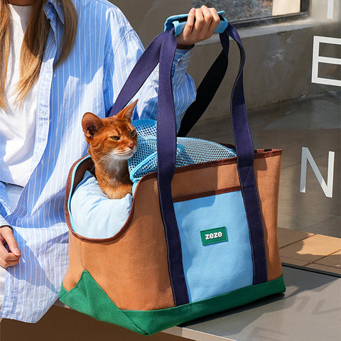 Image of a cat in the ZEZE Outdoor Casual Pet Bag - Pets Villa. 