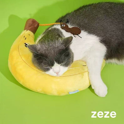 Image of cat on ZEZE Softer Banana Pet Pillow - Pets Villa. 