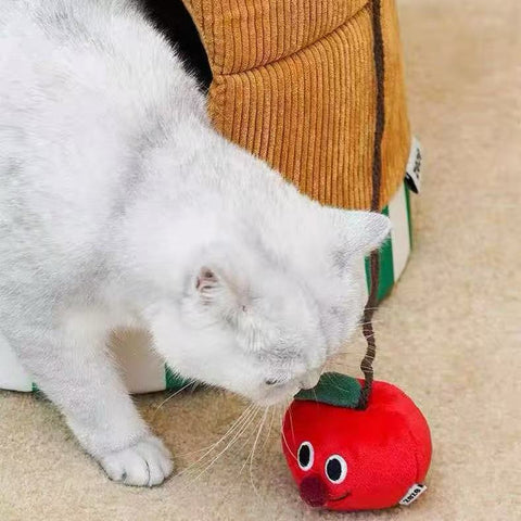 Close up of ZEZE Yummy Apple Pie Pet House  - Pets Villa.