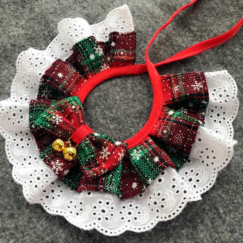Christmas Pet Accessories - a variety of pet accessories suitable for dogs and cats. Green, red , white and black in colours. Includes bells. This is a product of Pets Villa.