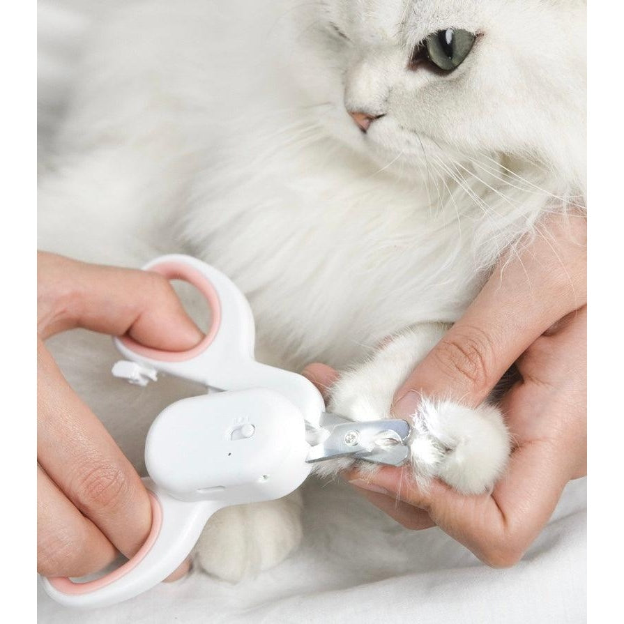 Lighted nail clippers top for cats